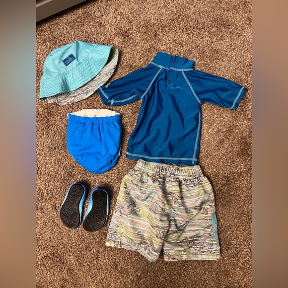 Toddler Boy Swim Outfit 2T - Picture 2 of 4